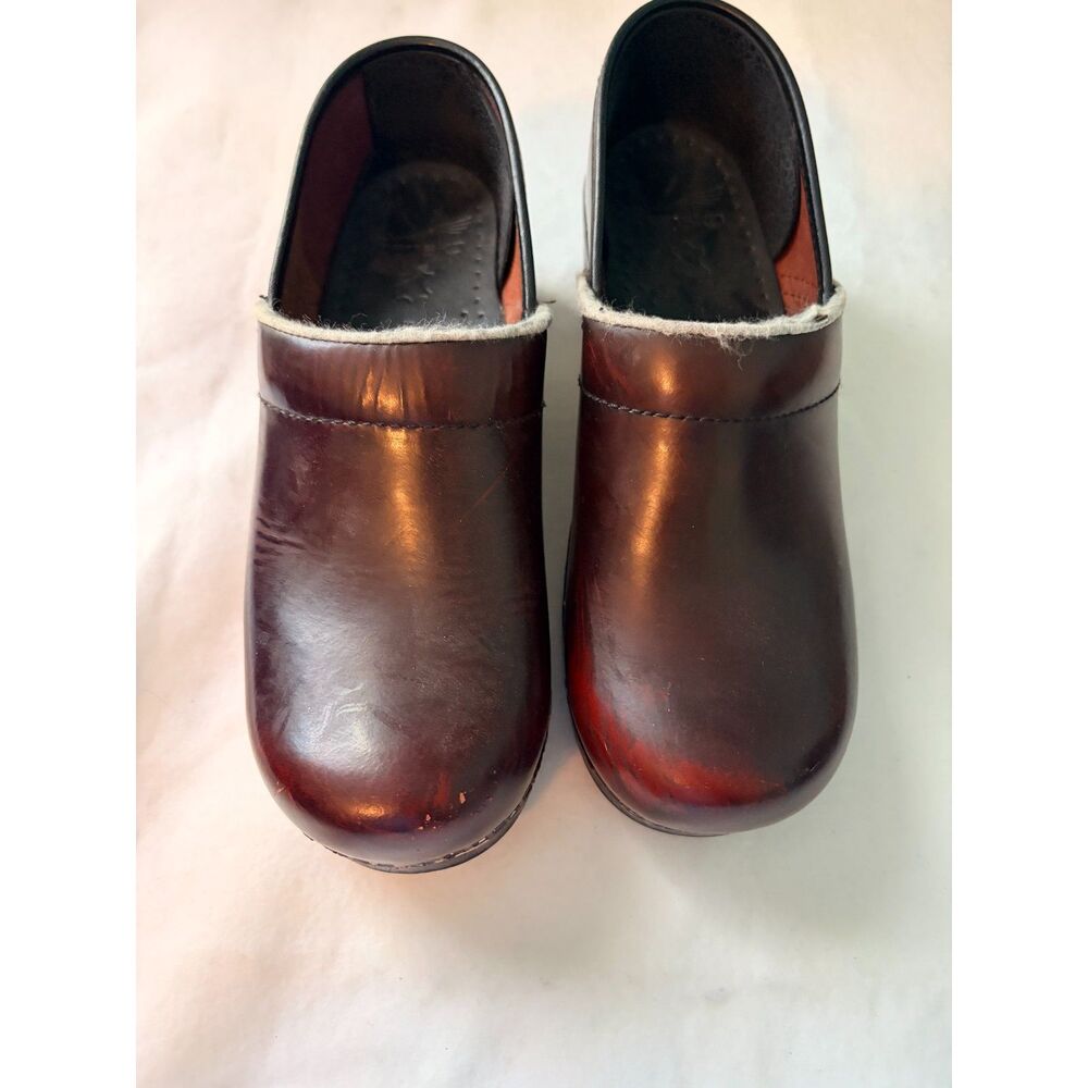 Dansko Professional Cabrio Leather Clogs Burgundy Cordovan Size 39 Narrow 39N